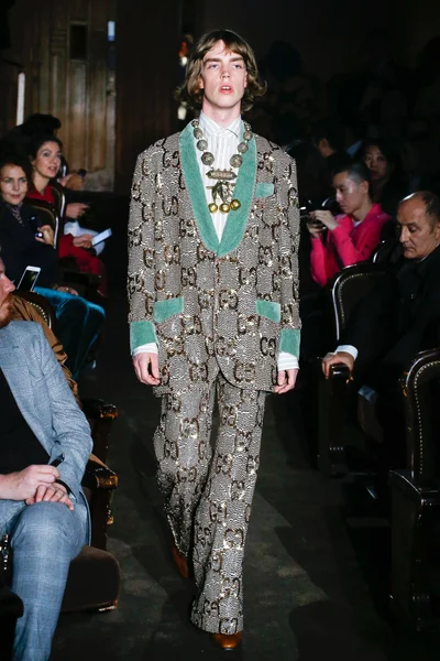 Look 26
